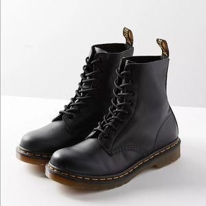 Dr. Martens Pascal Virginia 8-Eye Combat Boot